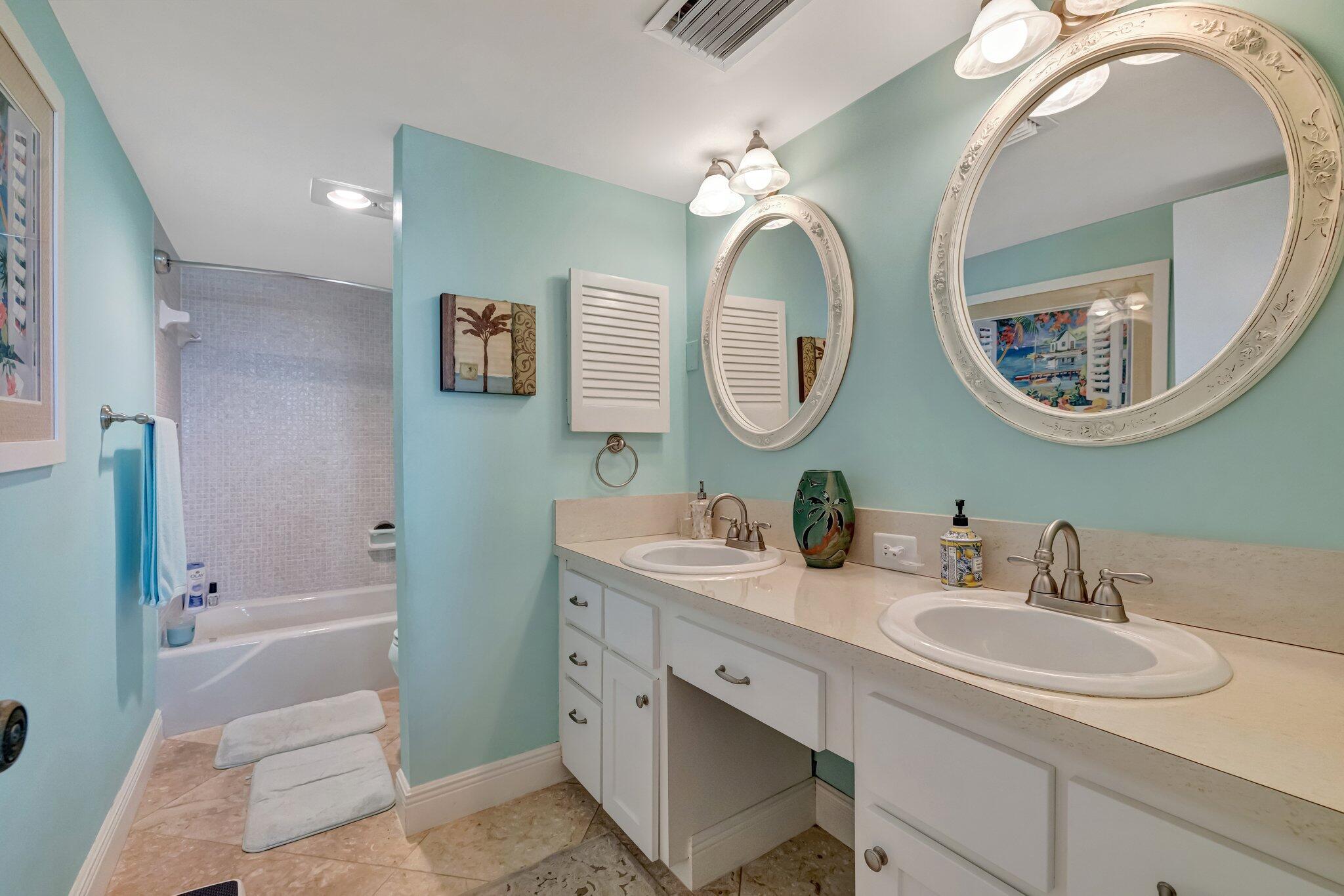 HUTCHINSON HOUSE CONDO - Residential