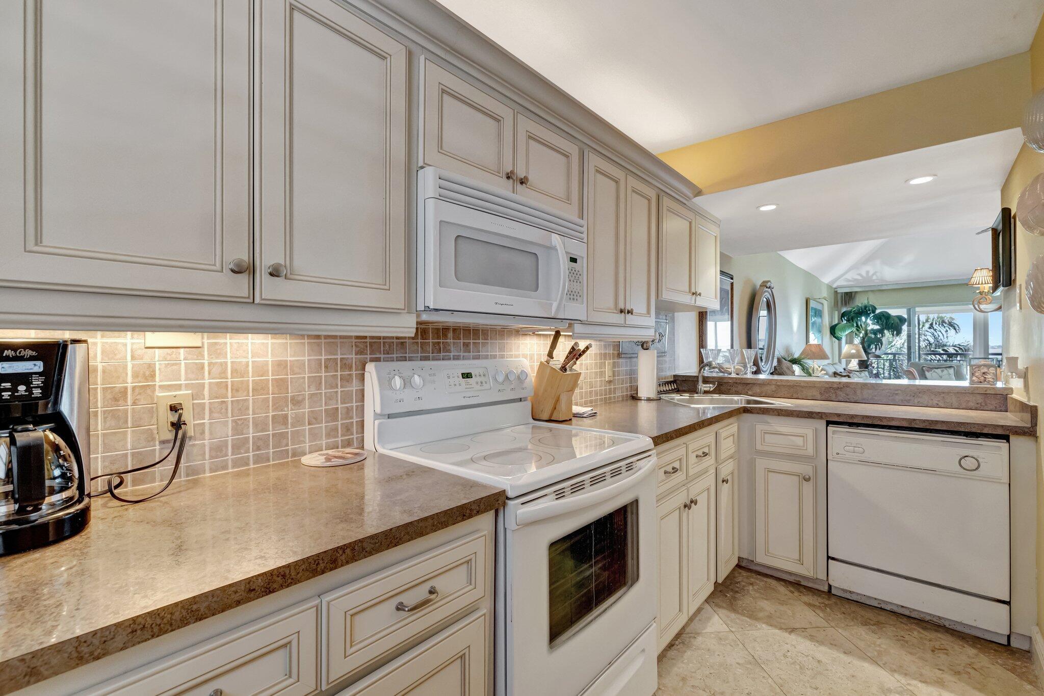 HUTCHINSON HOUSE CONDO - Residential