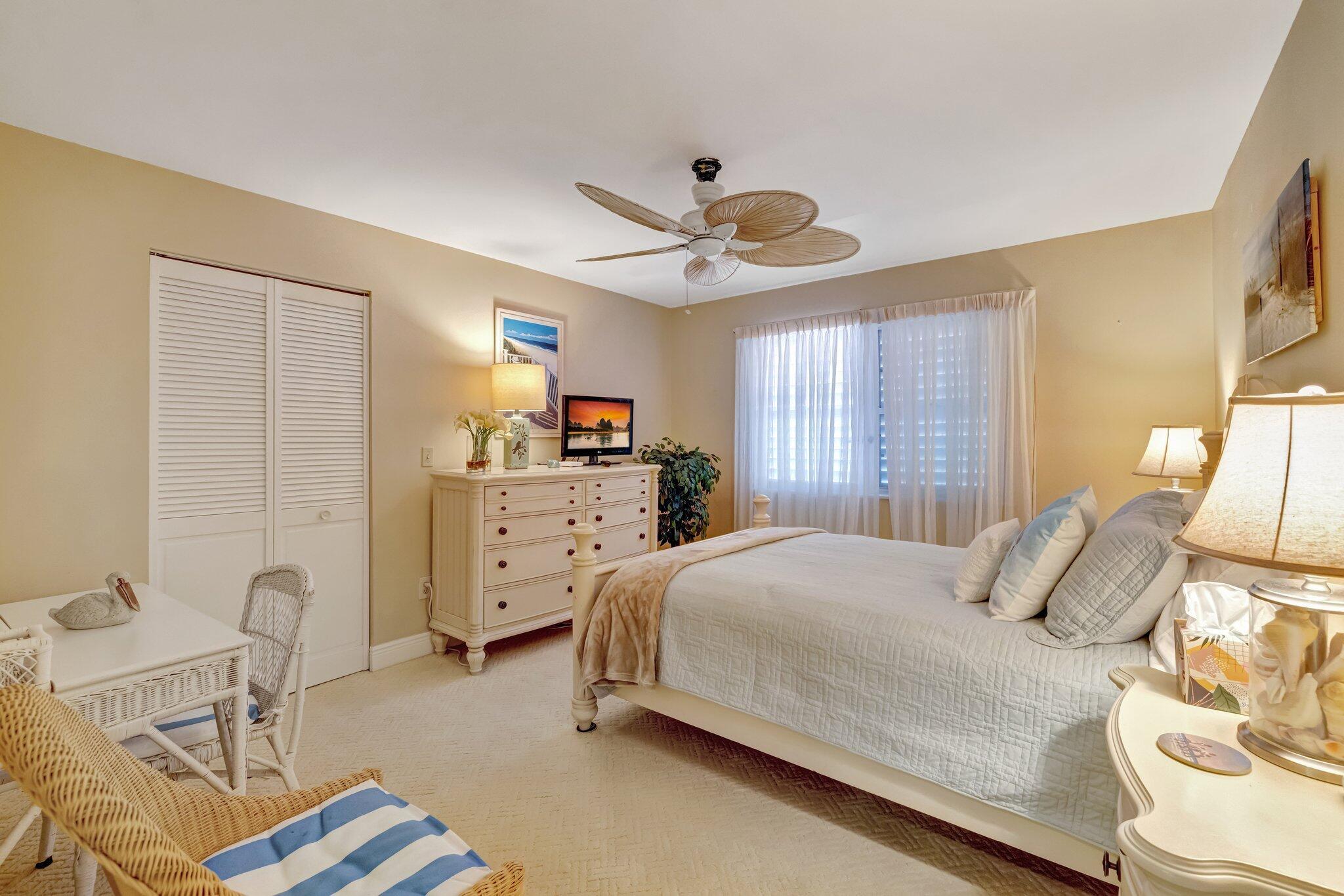 HUTCHINSON HOUSE CONDO - Residential