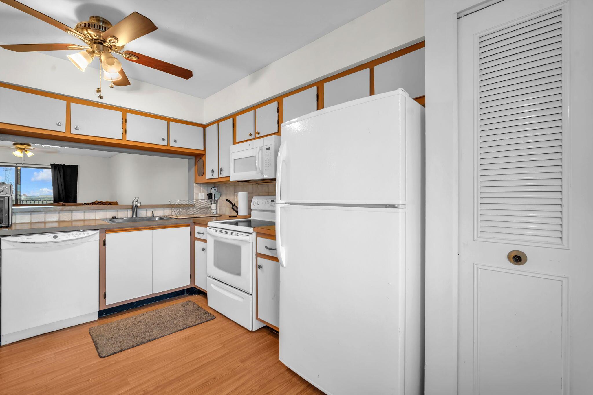 2202 S Cypress Bend Drive 903