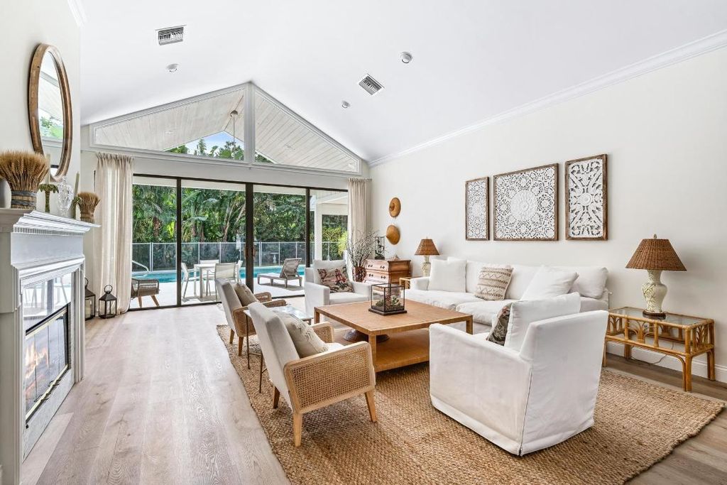 Photo of 11 Bayview Terrace, Tequesta, FL 33469 (MLS # R10966627)