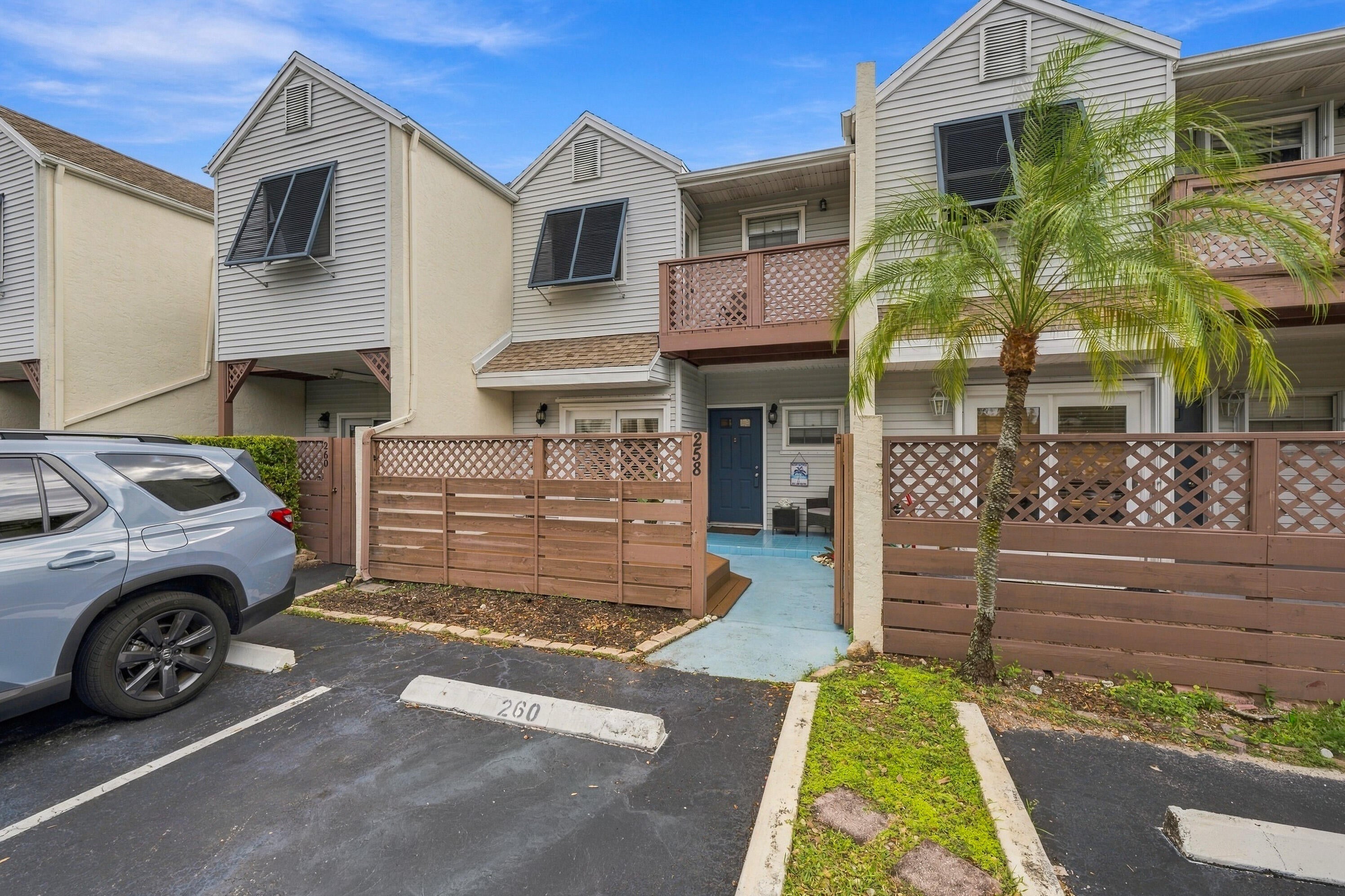 258 W HEMINGWAY Circle