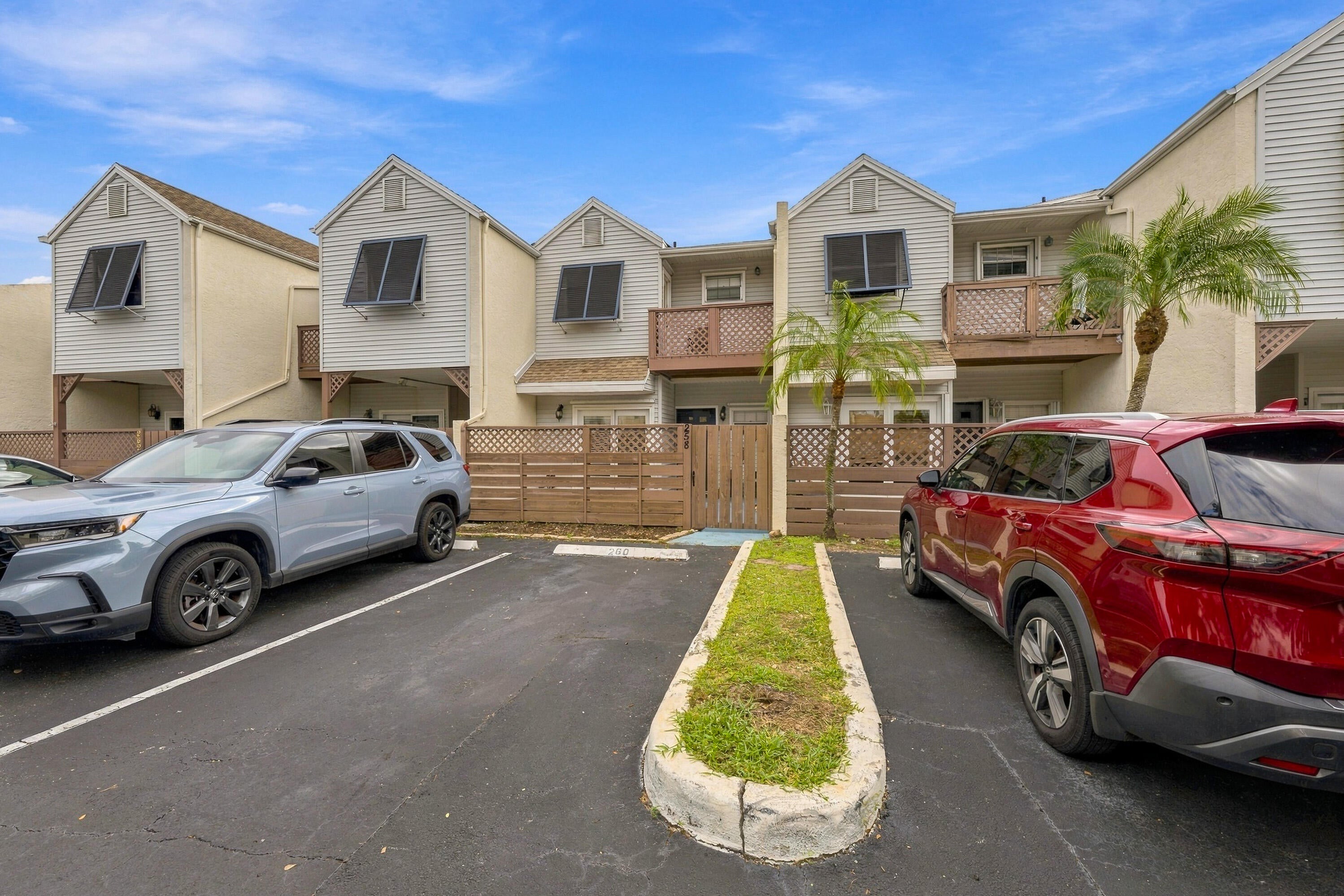 258 W HEMINGWAY Circle
