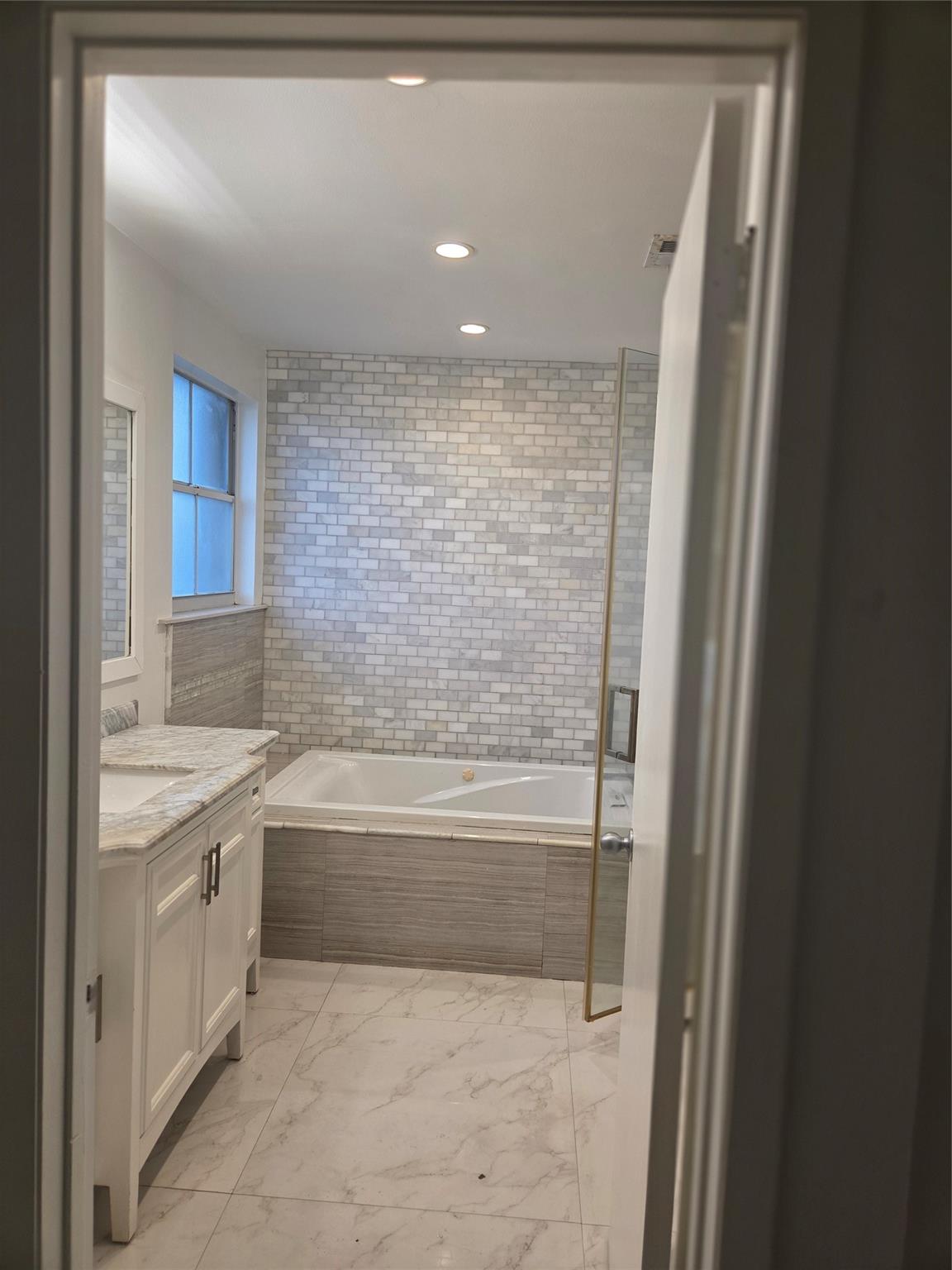 Country Creek Master 145- - Residential Lease