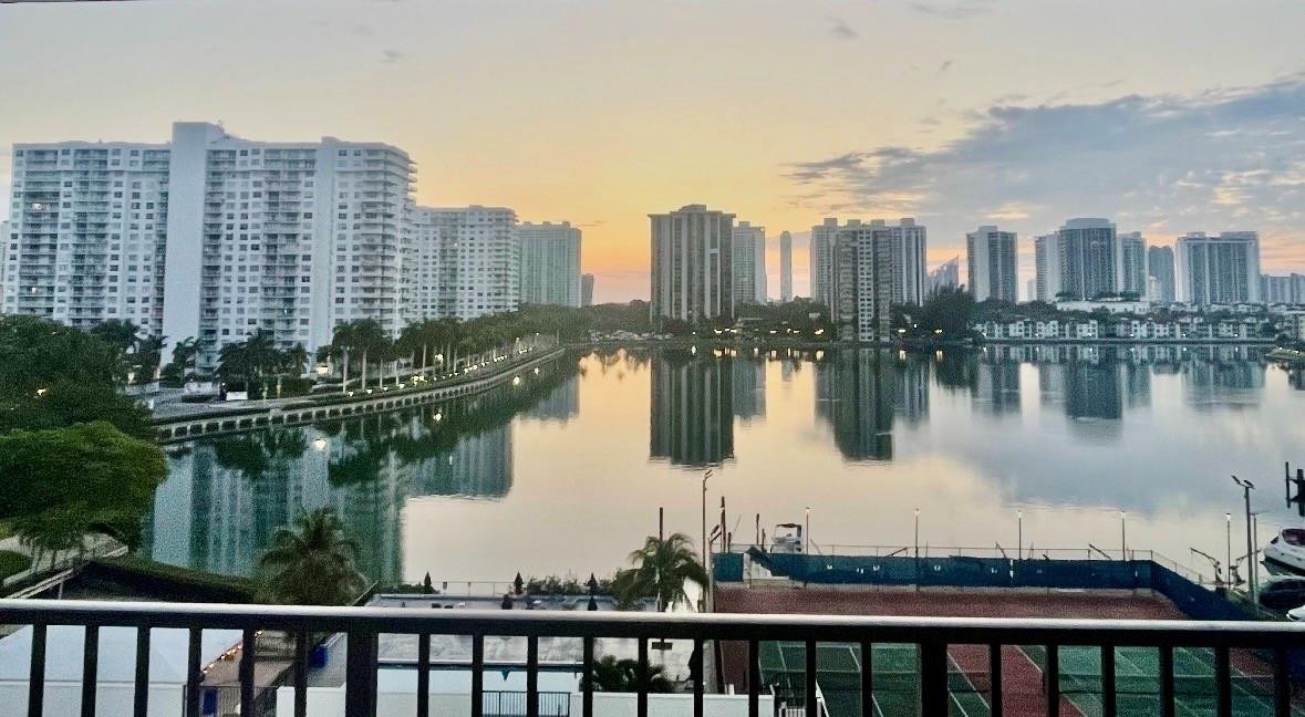 COMMODORE PLAZA CONDO - Residential