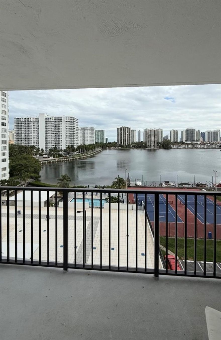 Beautiful 2 bed 2 bath end unit with sweeping views of the intercostal.  Low HOA fees, close to all local attractions.  Great open living space, enjoy relaxing evenings on the deck while watching the yachts cruise on thru.