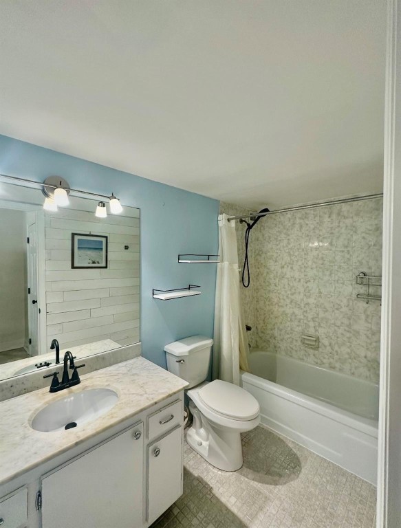 COMMODORE PLAZA CONDO - Residential