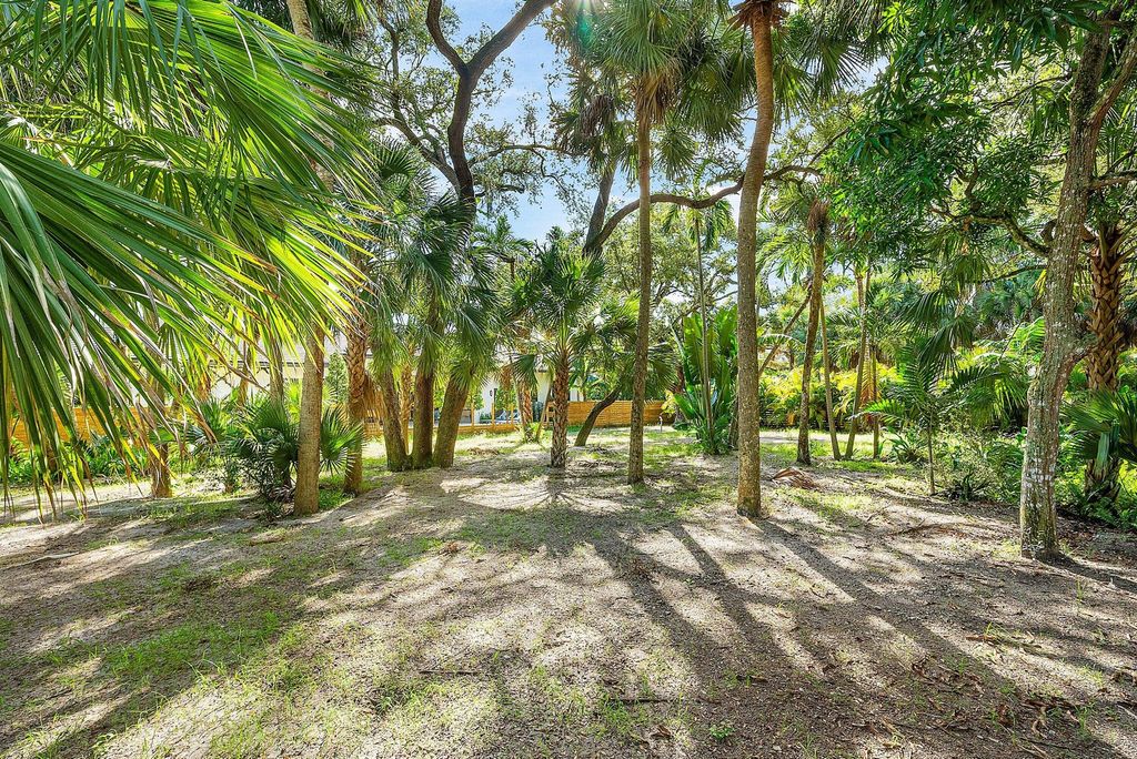 Photo of 819 SW 18th Street, Boca Raton, FL 33486 (MLS # R11136453)