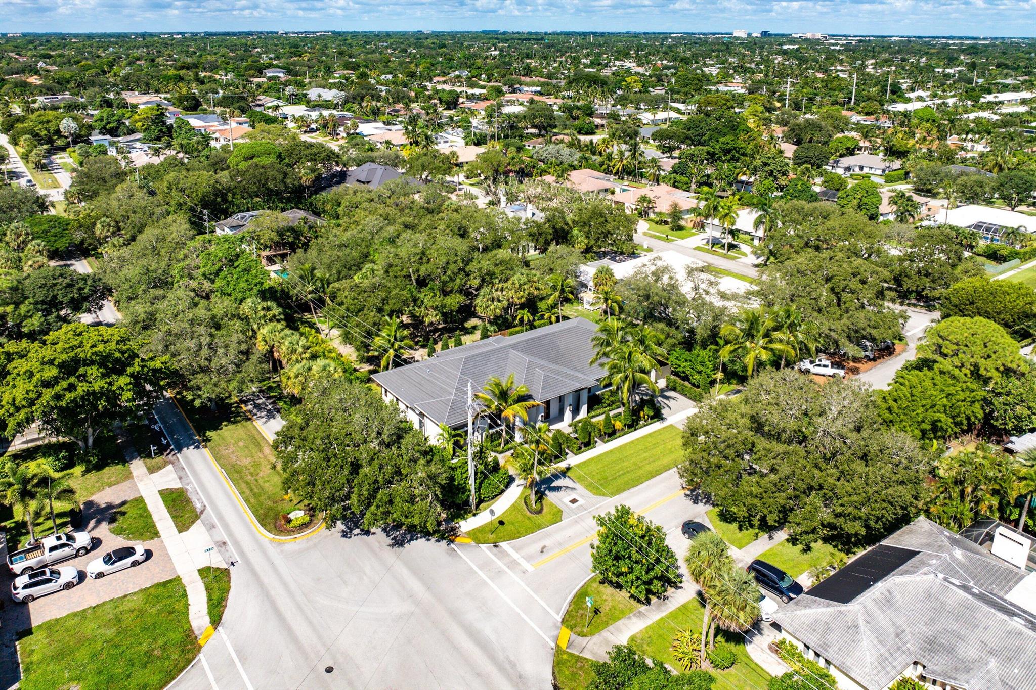 View photos, virtual tours, details... 819 SW 18th Street
