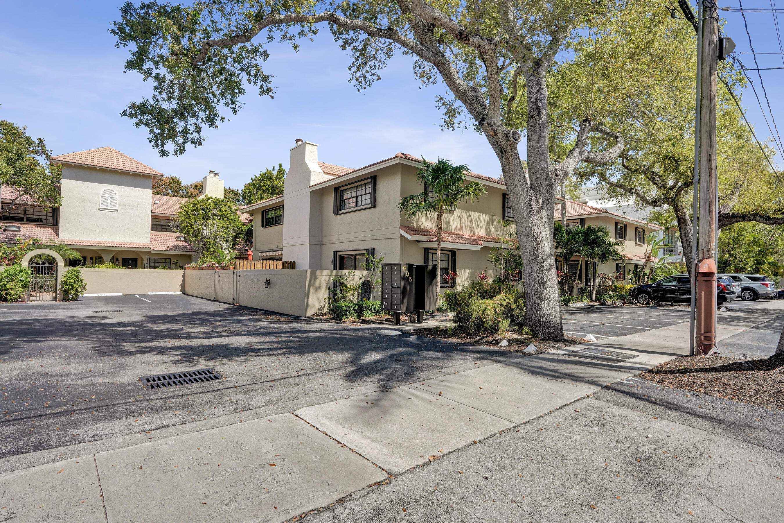 CAPISTRANO TOWNHOMES CONDO - Residential