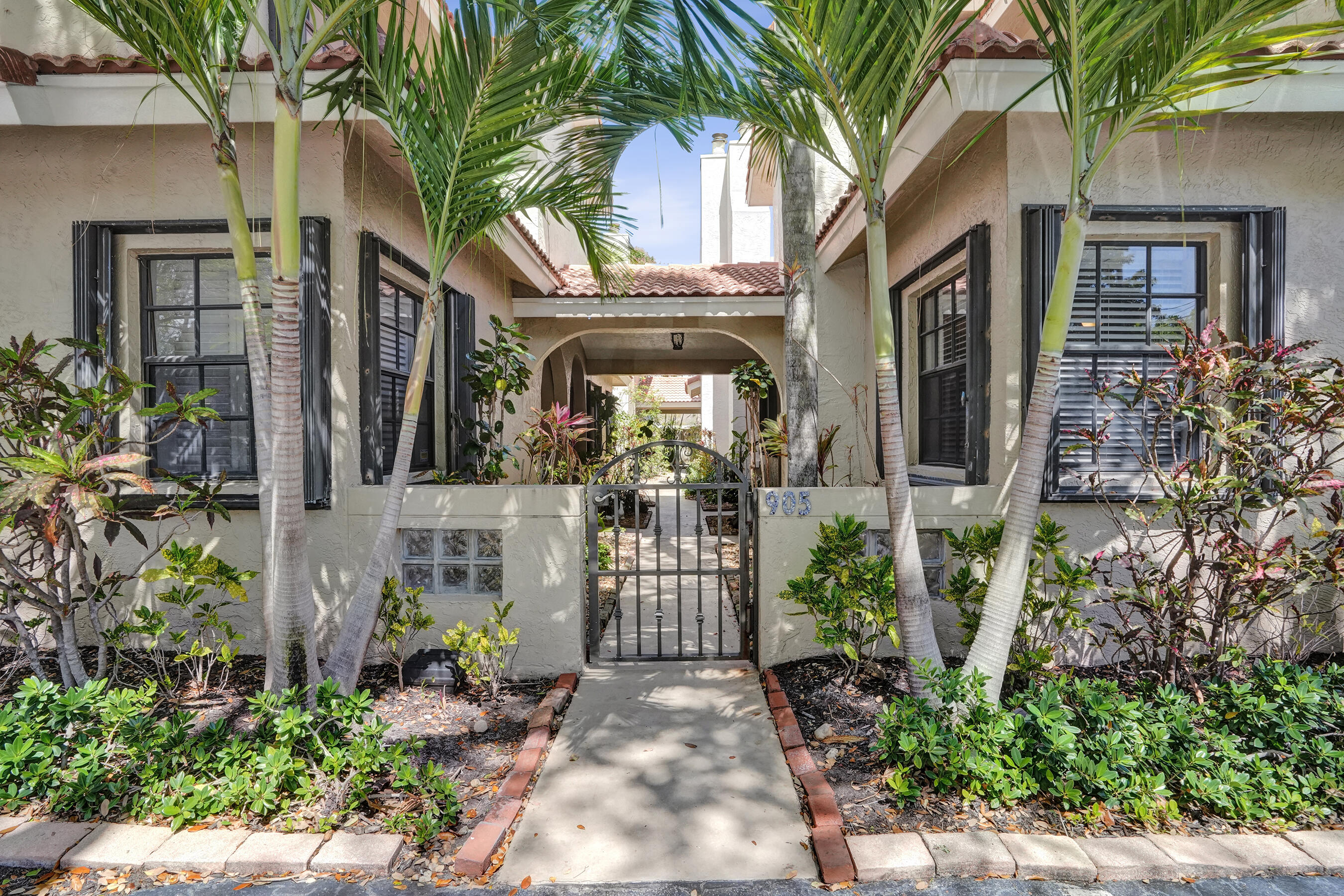 CAPISTRANO TOWNHOMES CONDO - Residential
