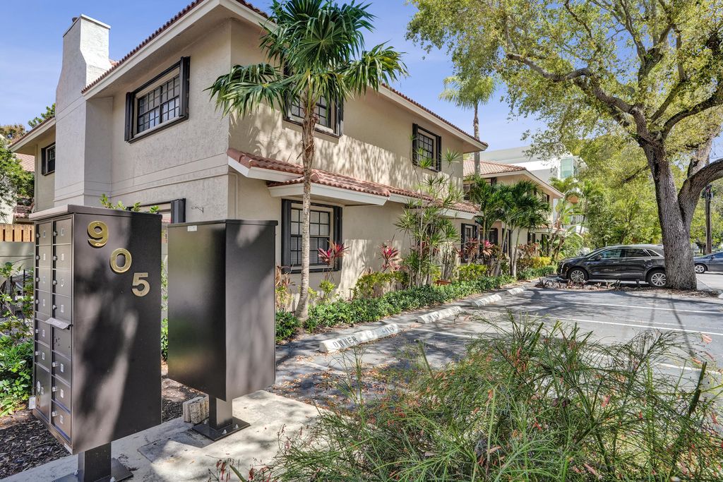 Photo of 905 SE 12th Court #16, Fort Lauderdale, FL 33316 (MLS # B26001533)