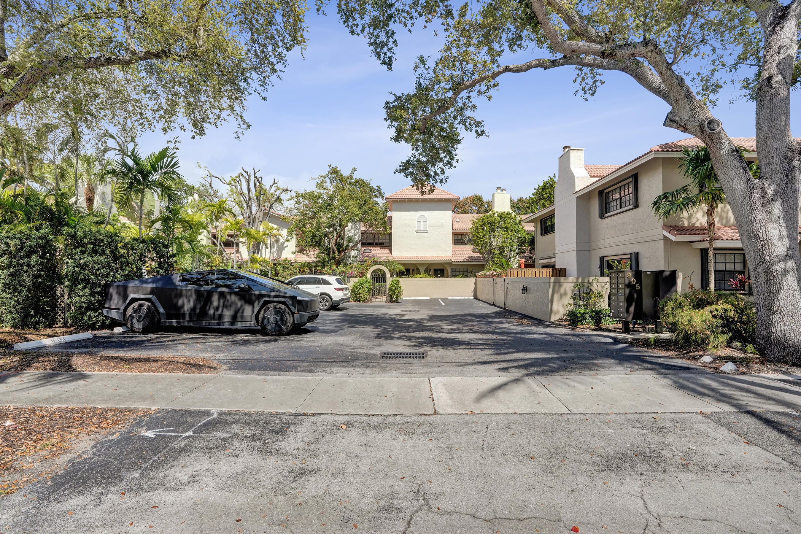 CAPISTRANO TOWNHOMES CONDO - Residential