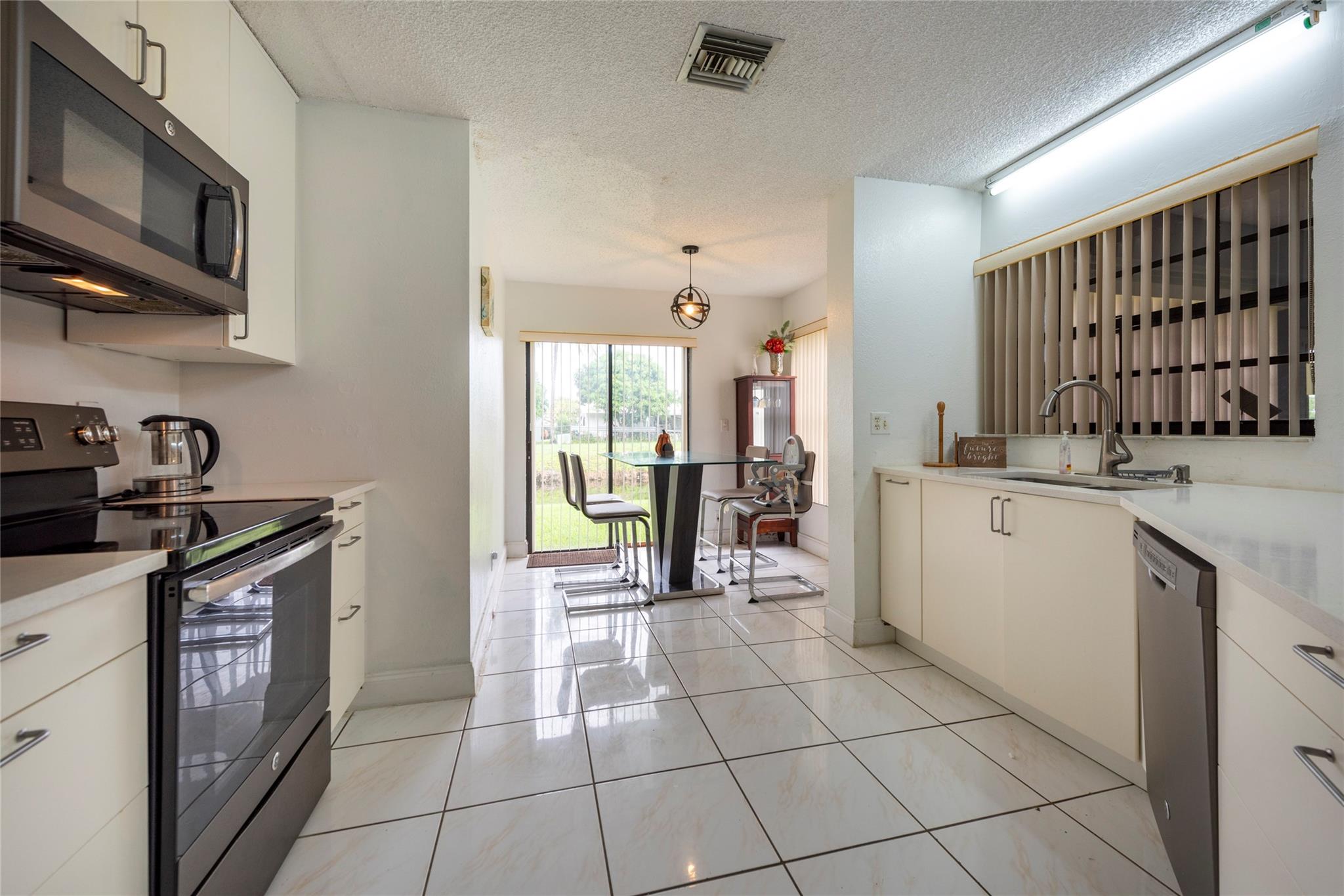 Lakeview Courts at Jacara - Residential