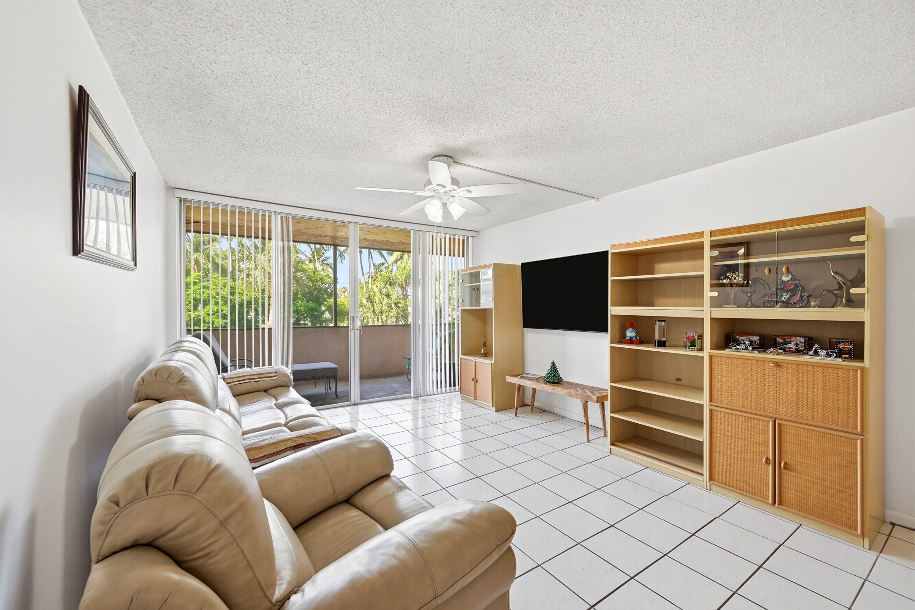 740 S Federal Highway 208