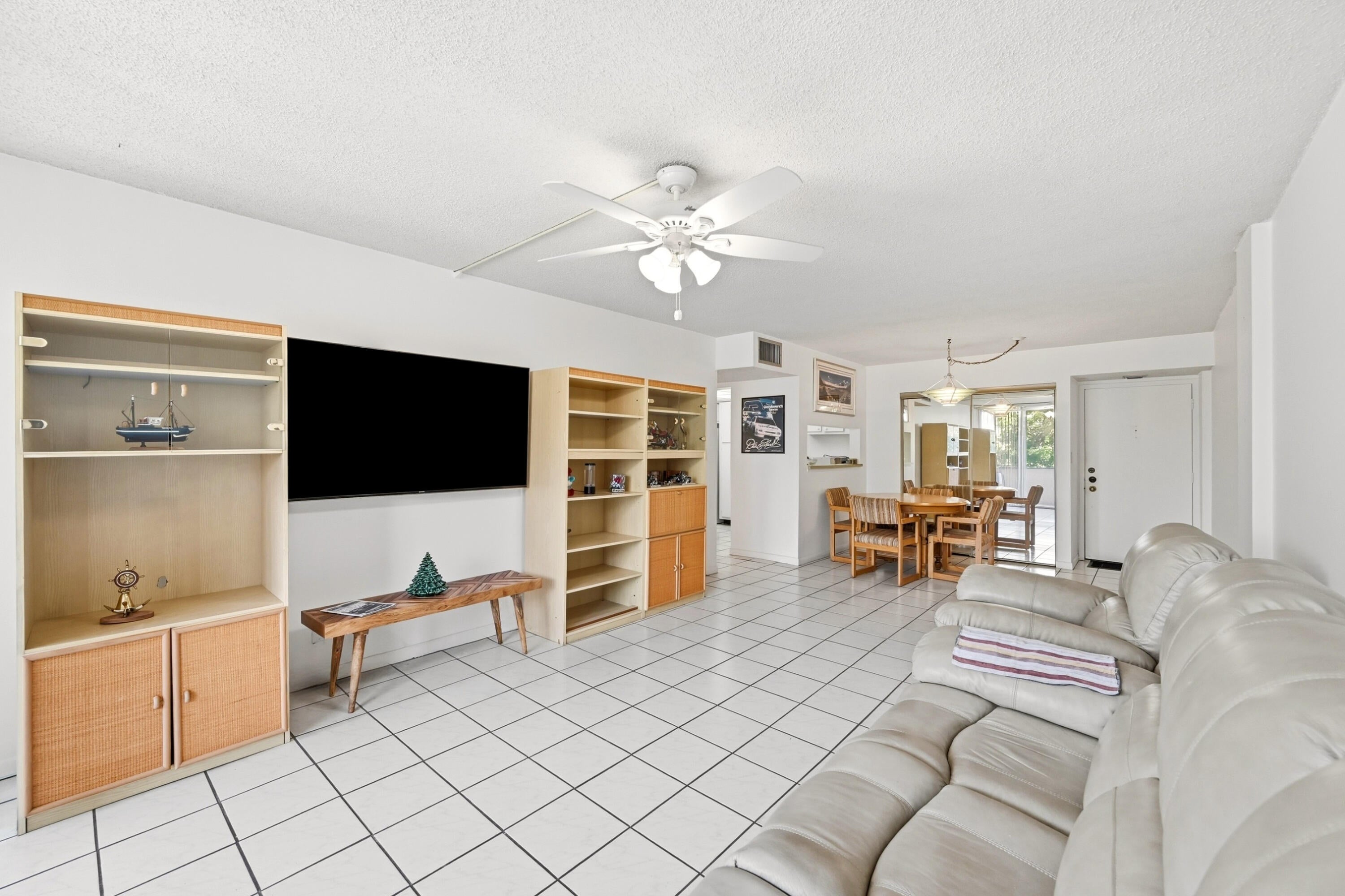 740 S Federal Highway 208