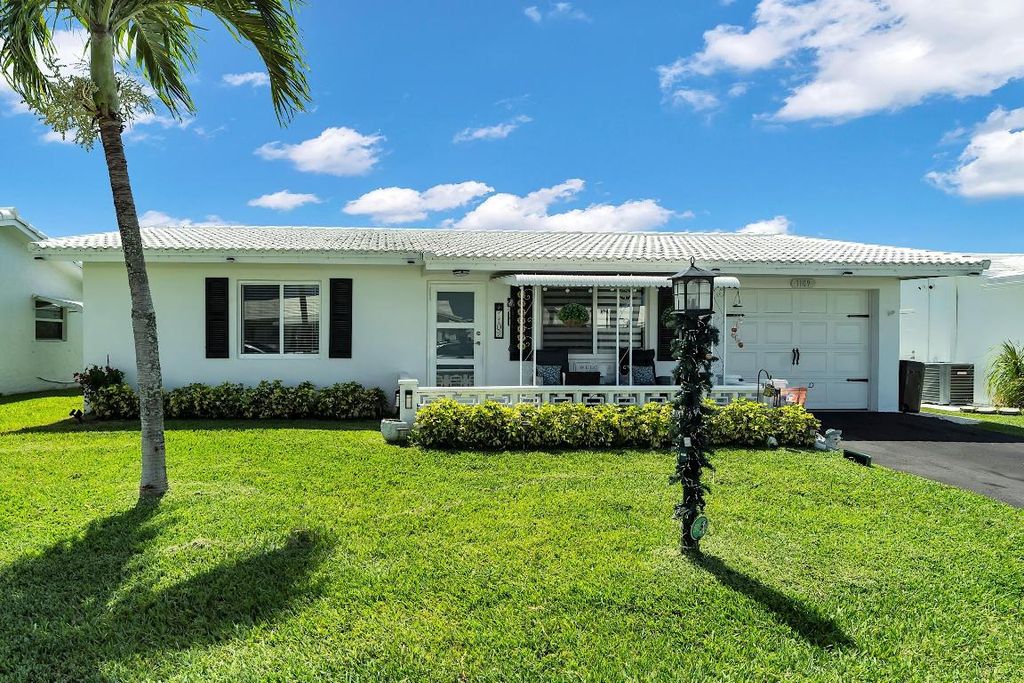 Photo of 1109 SW 17th Street, Boynton Beach, FL 33426 (MLS # R11088723)