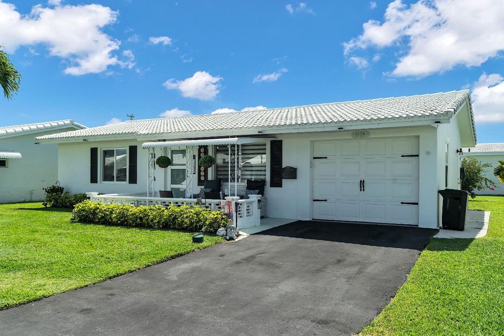 Photo of 1109 SW 17th Street, Boynton Beach, FL 33426 (MLS # R11088723)