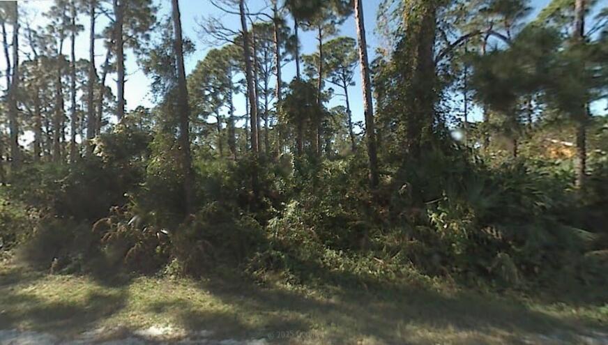 Great opportunity to build your dream home on a beautiful lot in quaint neighborhood of Vero Beach!