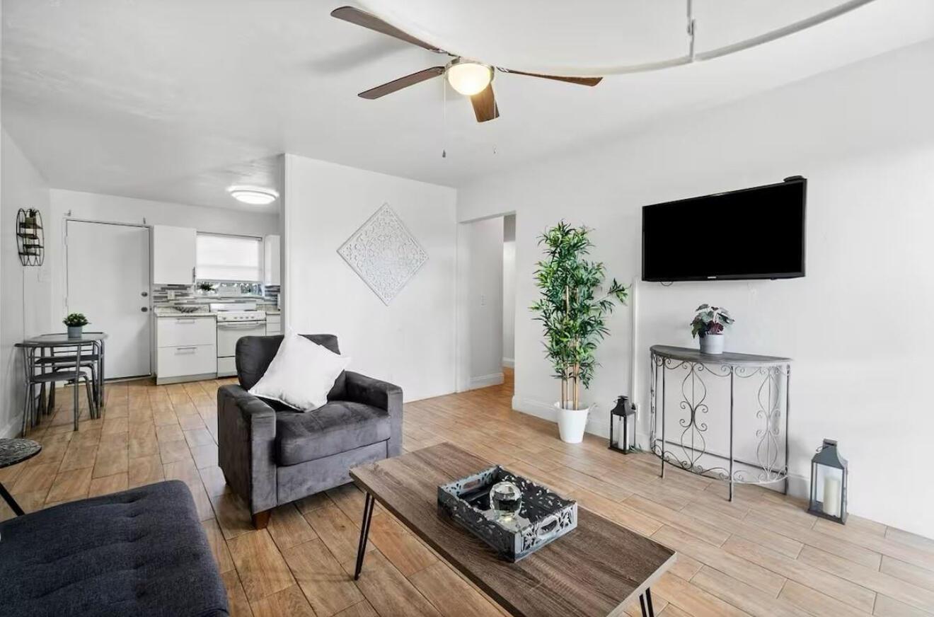 NORTH LAKE WORTH - Residential Lease