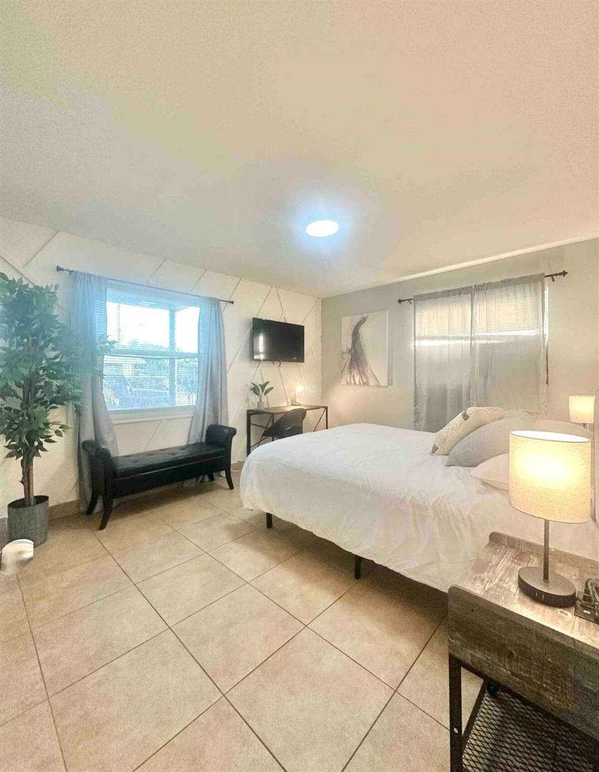 NORTH LAKE WORTH - Residential Lease