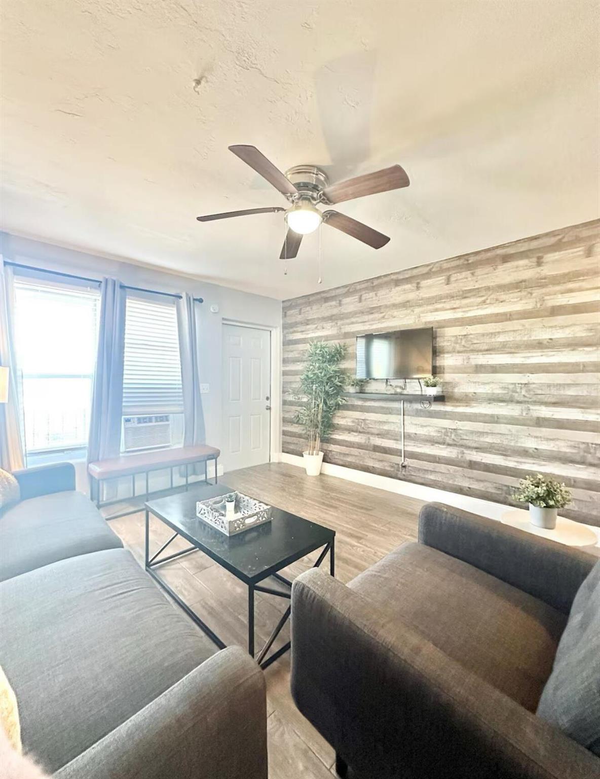 NORTH LAKE WORTH - Residential Lease