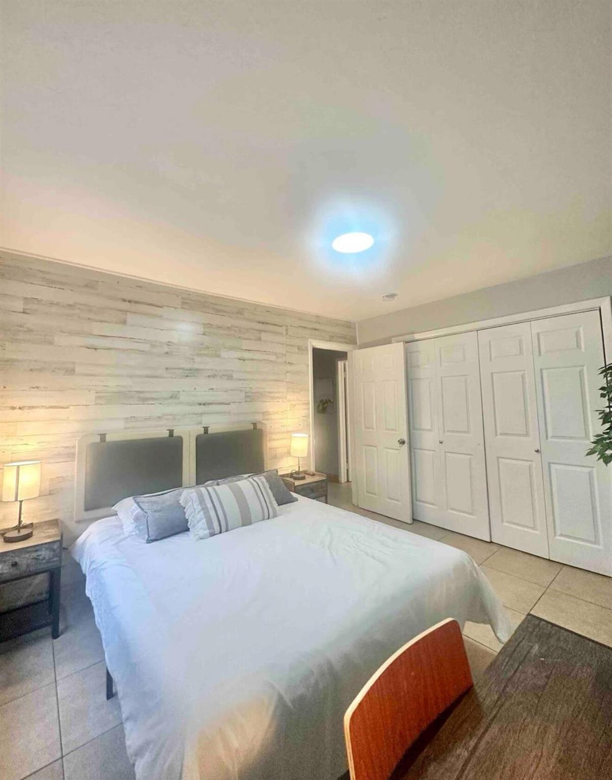 NORTH LAKE WORTH - Residential Lease