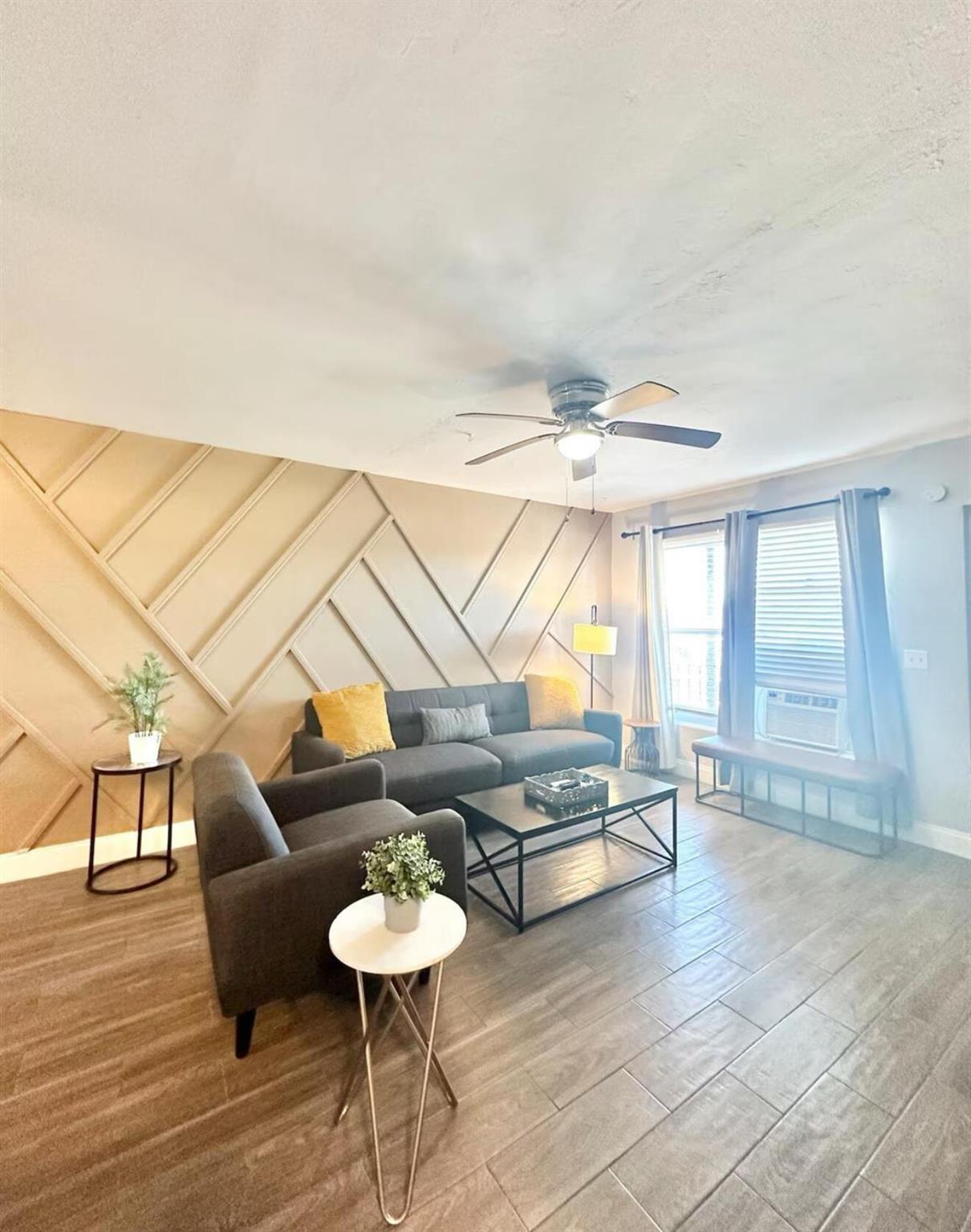 NORTH LAKE WORTH - Residential Lease