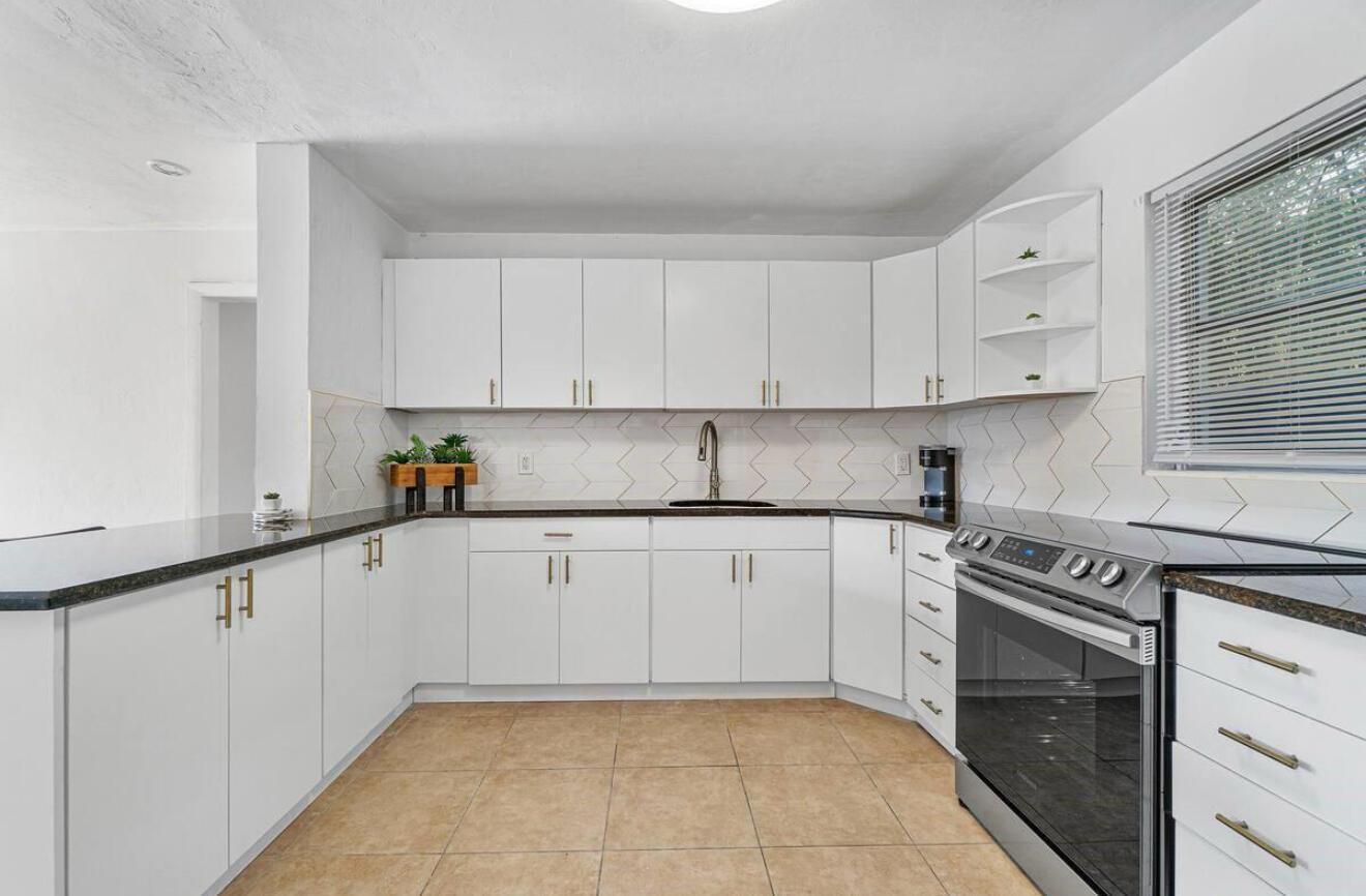 NORTH LAKE WORTH - Residential Lease