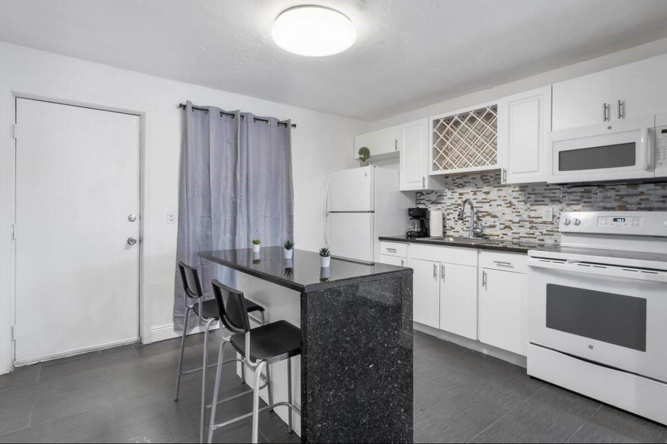 NORTH LAKE WORTH - Residential Lease