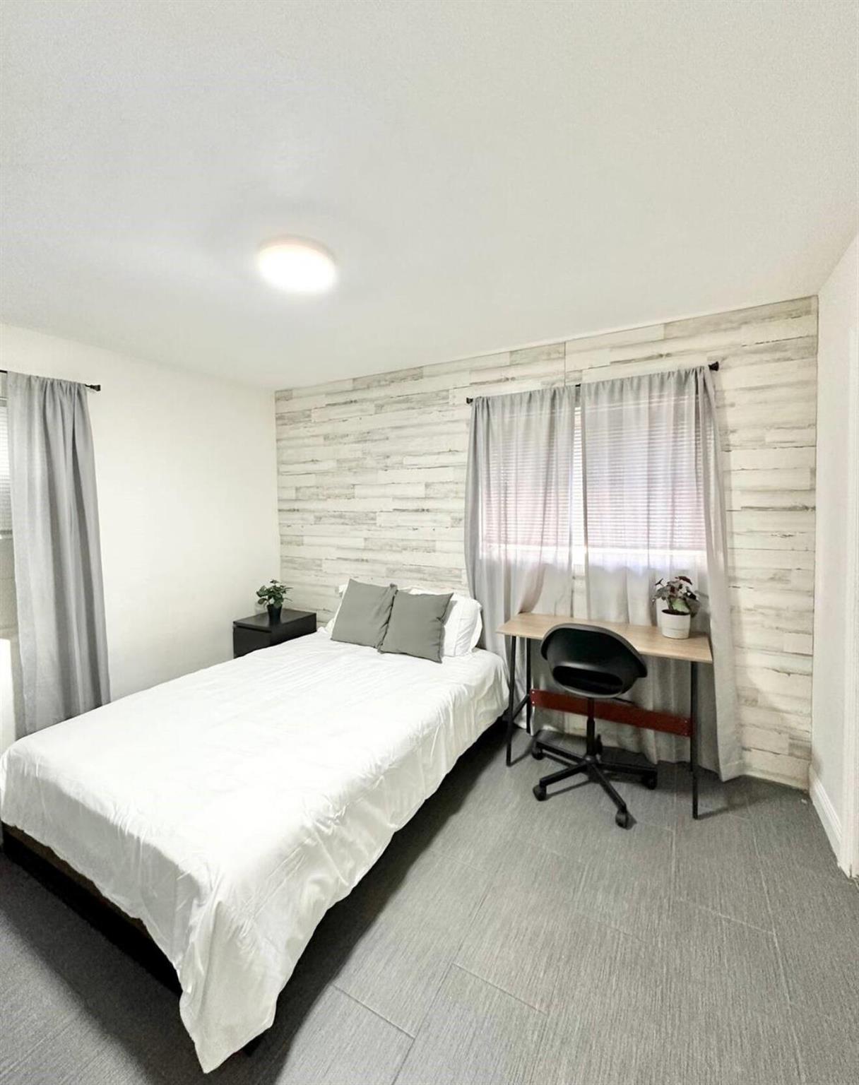 NORTH LAKE WORTH - Residential Lease