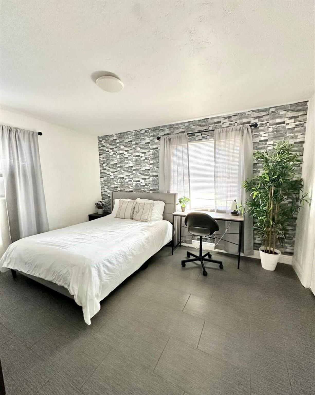 NORTH LAKE WORTH - Residential Lease