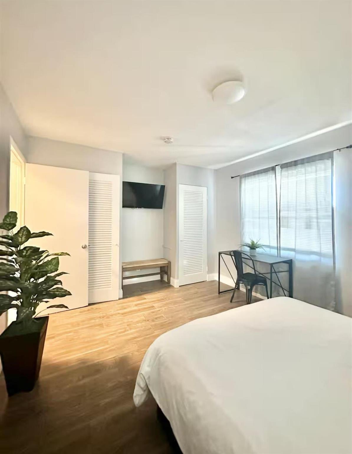 NORTH LAKE WORTH - Residential Lease