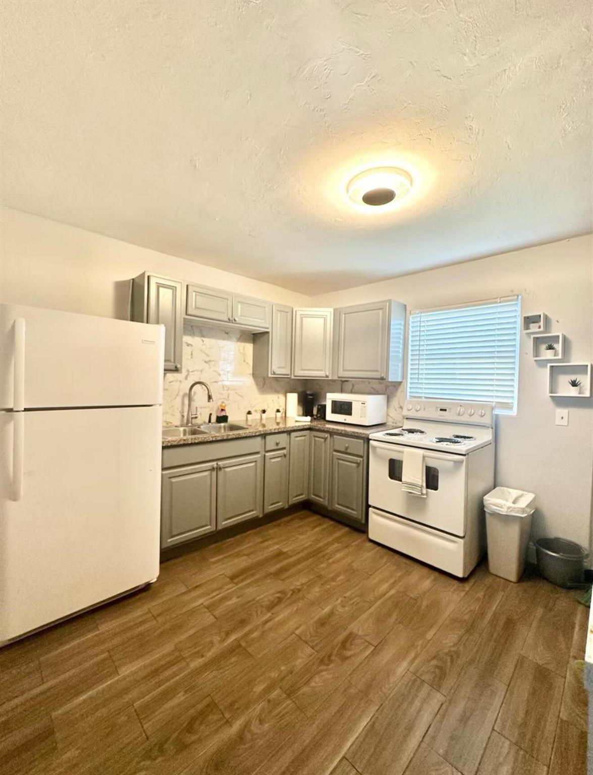 NORTH LAKE WORTH - Residential Lease