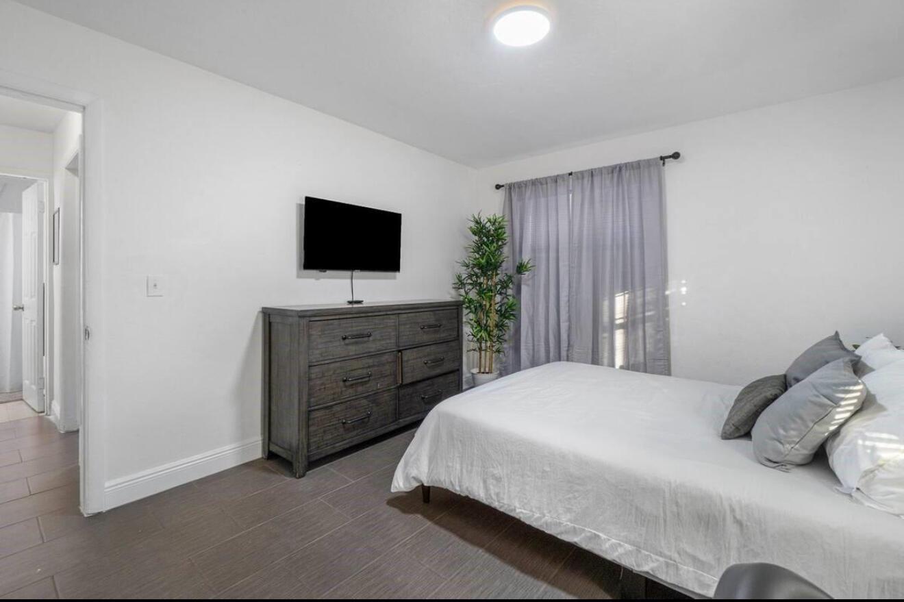 NORTH LAKE WORTH - Residential Lease