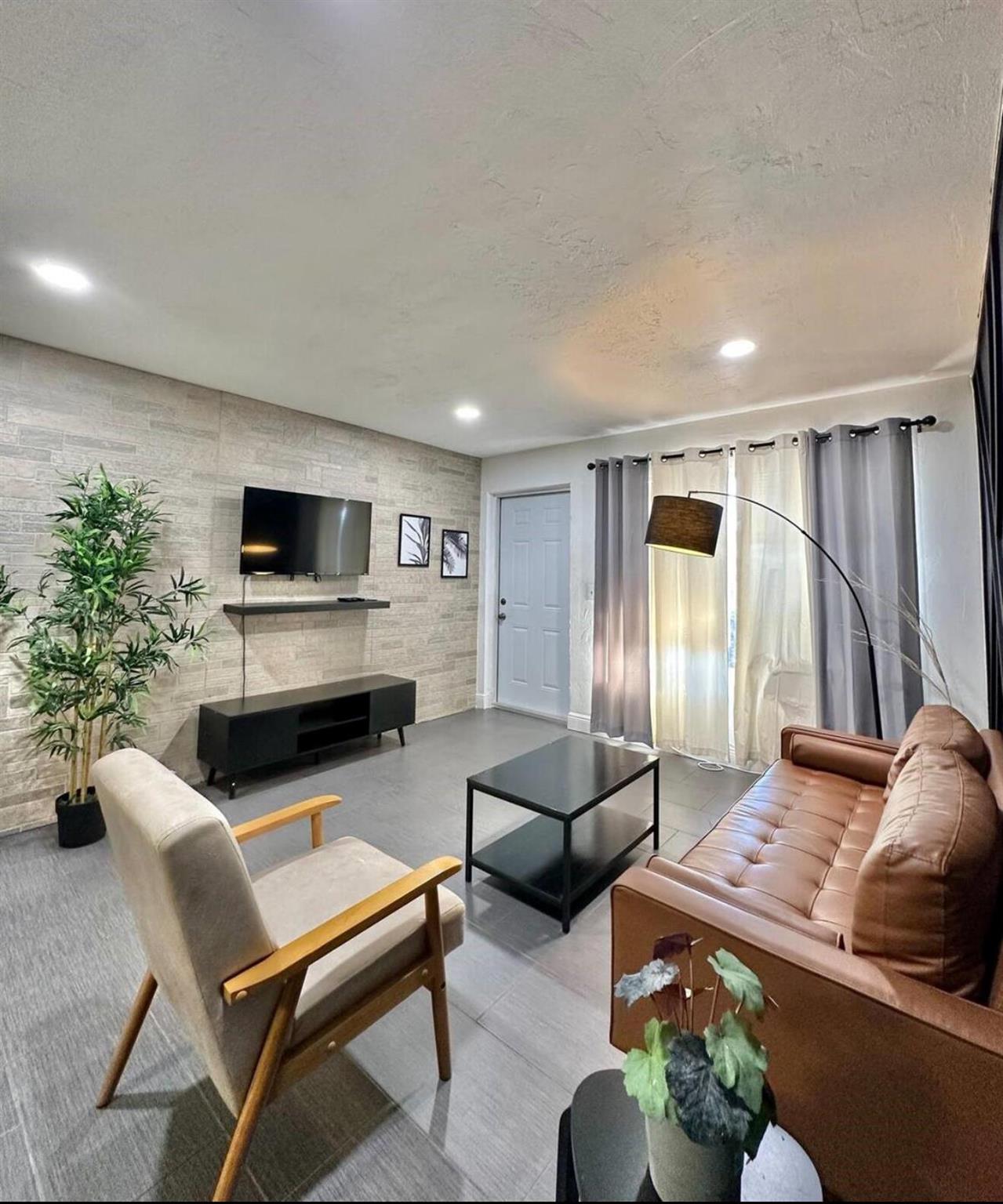 NORTH LAKE WORTH - Residential Lease