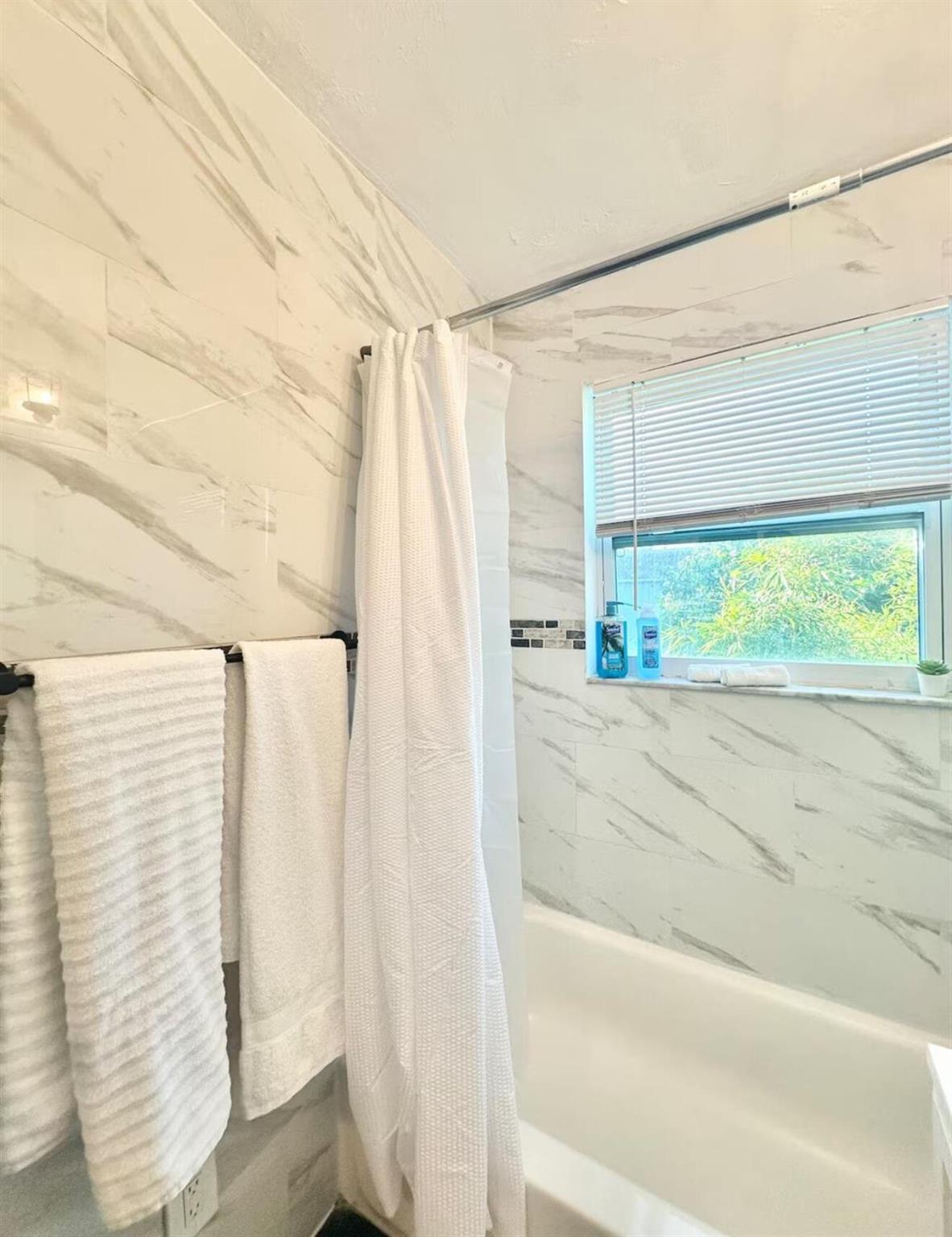 NORTH LAKE WORTH - Residential Lease