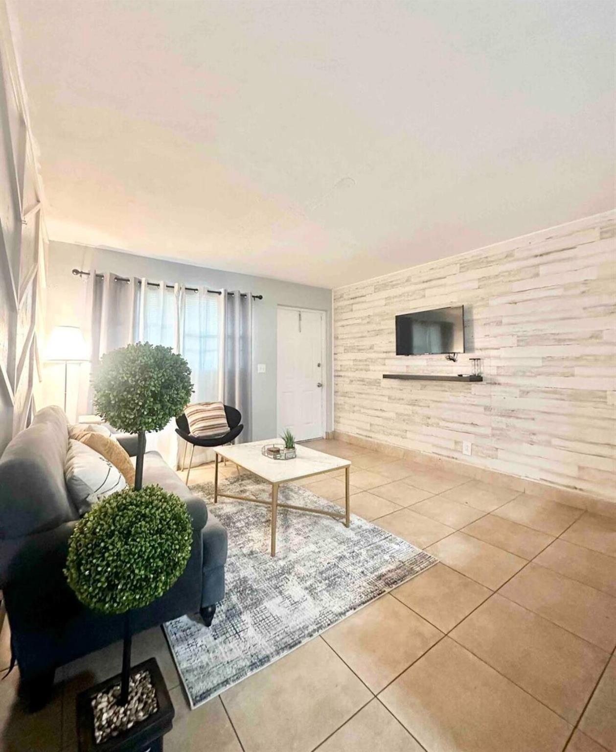 NORTH LAKE WORTH - Residential Lease