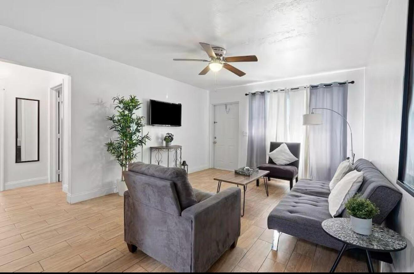 NORTH LAKE WORTH - Residential Lease