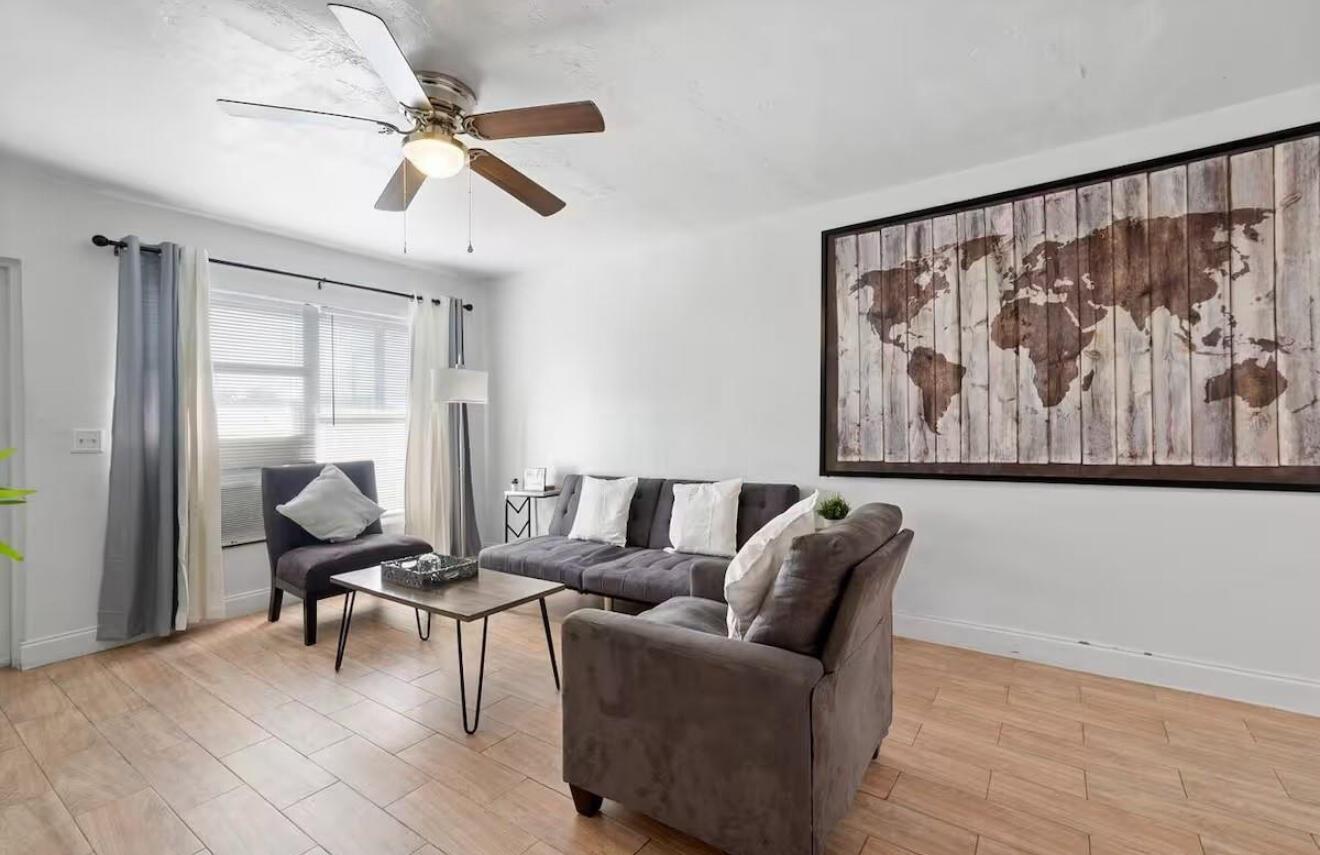 NORTH LAKE WORTH - Residential Lease