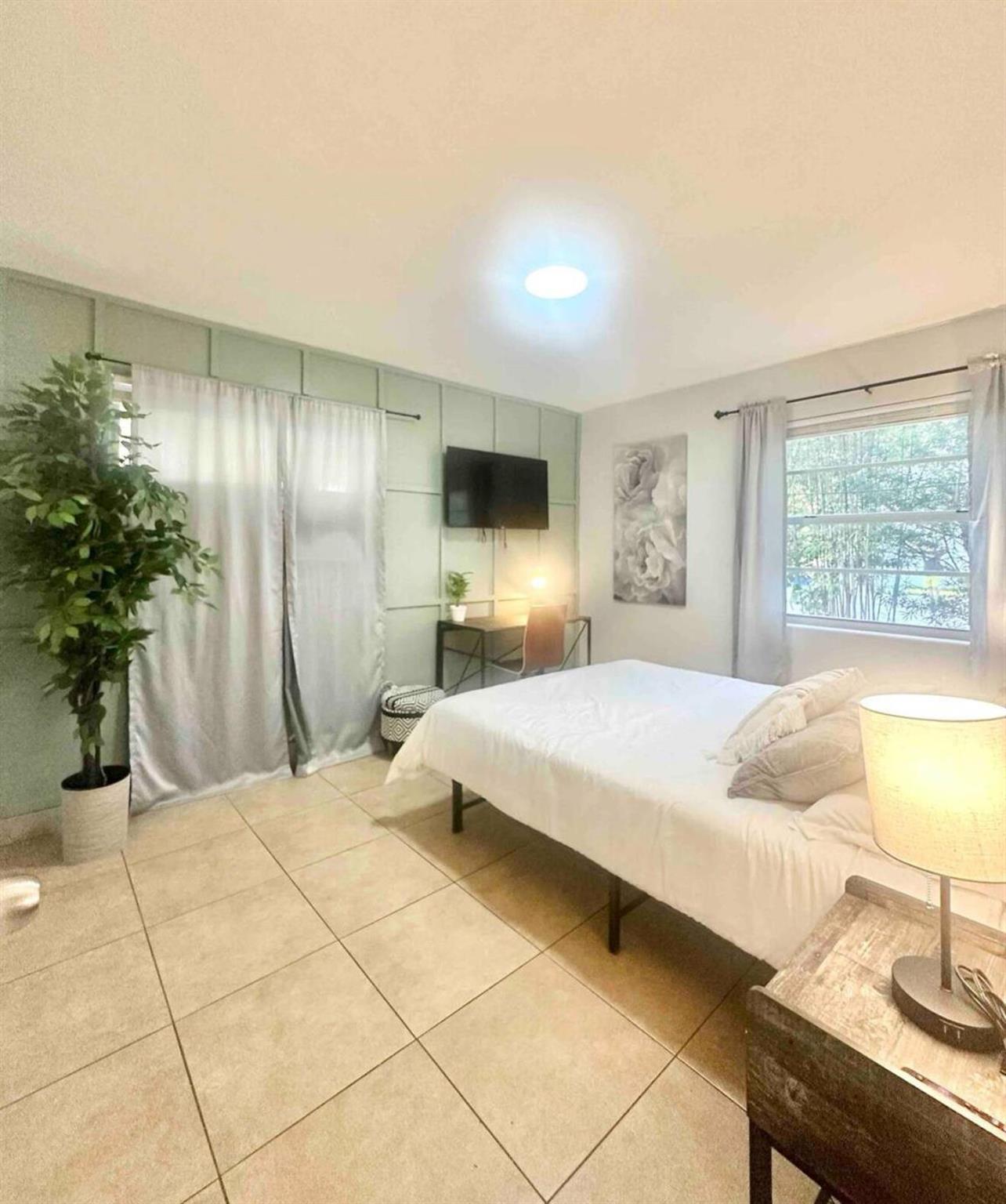 NORTH LAKE WORTH - Residential Lease