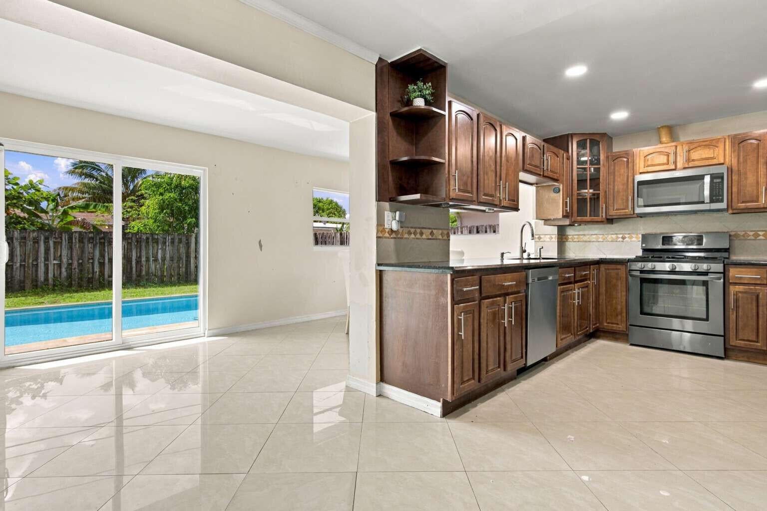 7640 SUNSET STRIP