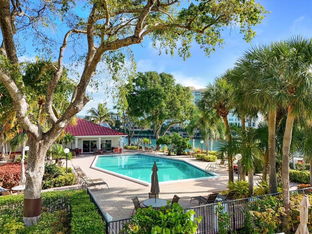PALM AIRE AT CORAL KEYS - Residential
