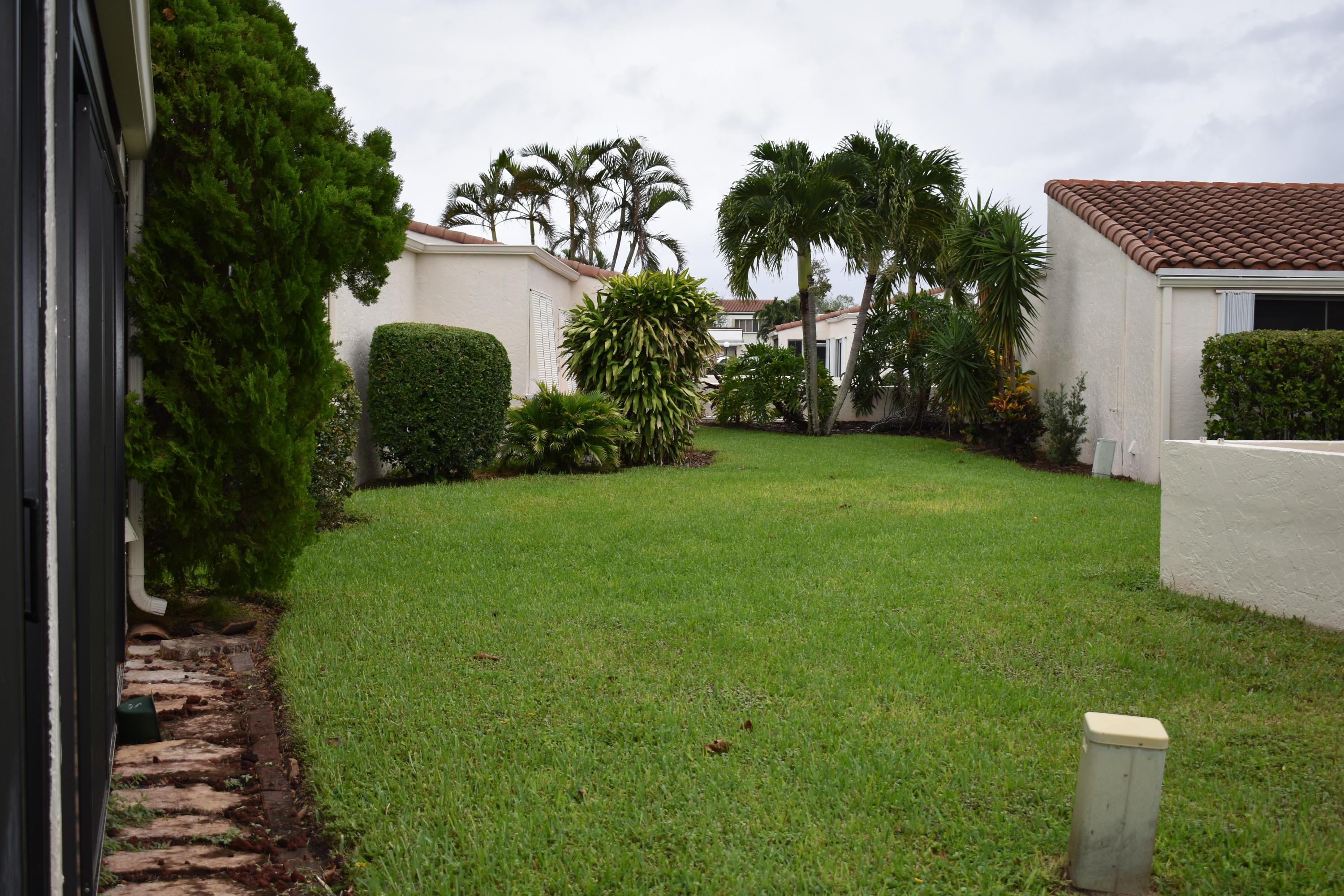 BOUNDBROOK CONDO S - Residential