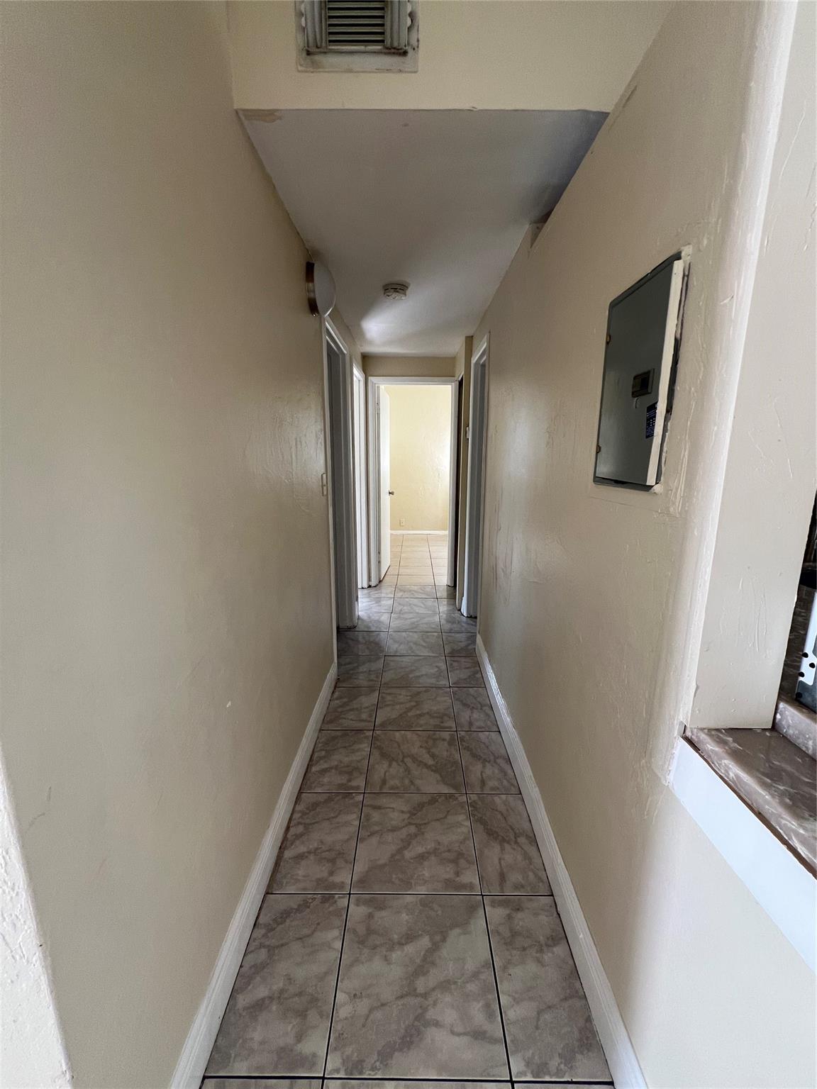 LAUDERDALE MANORS - Residential Lease