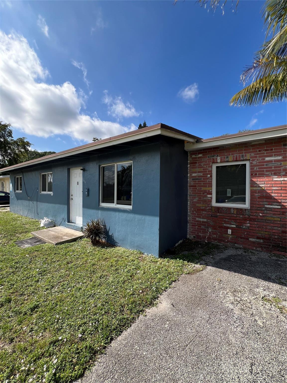 LAUDERDALE MANORS - Residential Lease