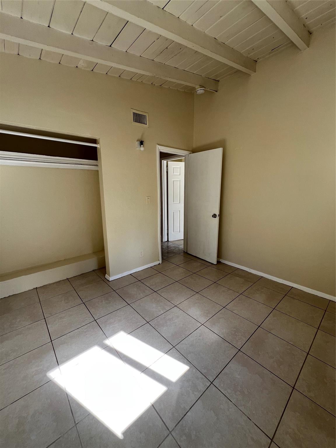 LAUDERDALE MANORS - Residential Lease