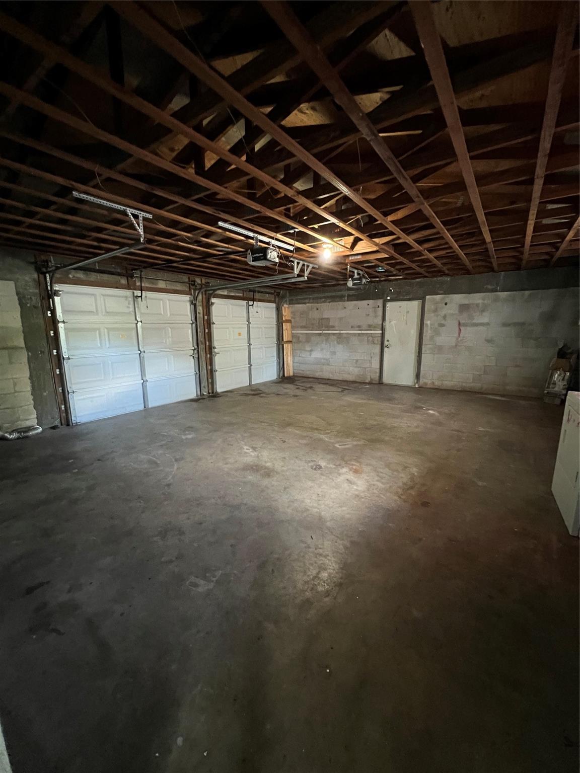 LAUDERDALE MANORS - Residential Lease