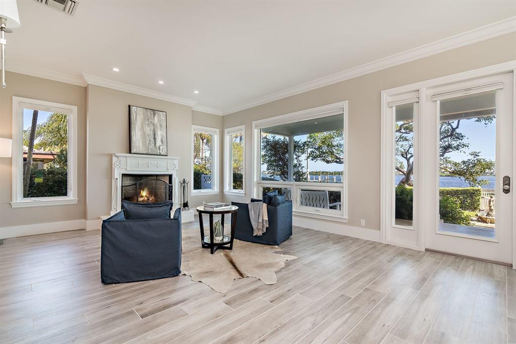 EDGEWATER - Residential