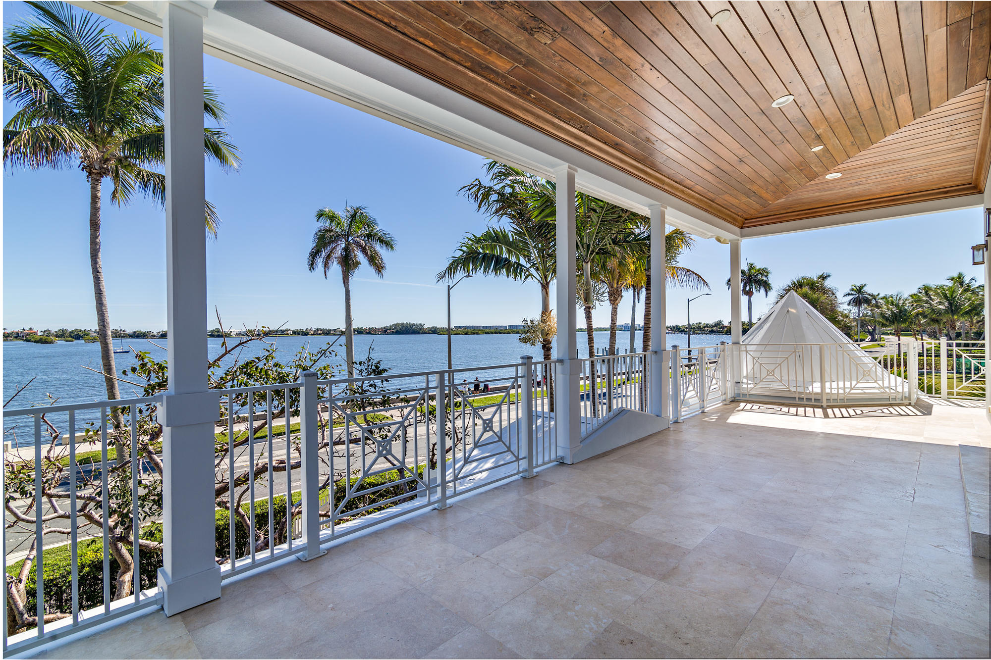 EDGEWATER - Residential